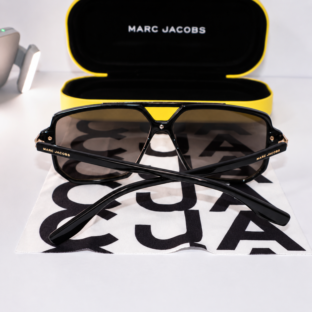MARC JACOBS