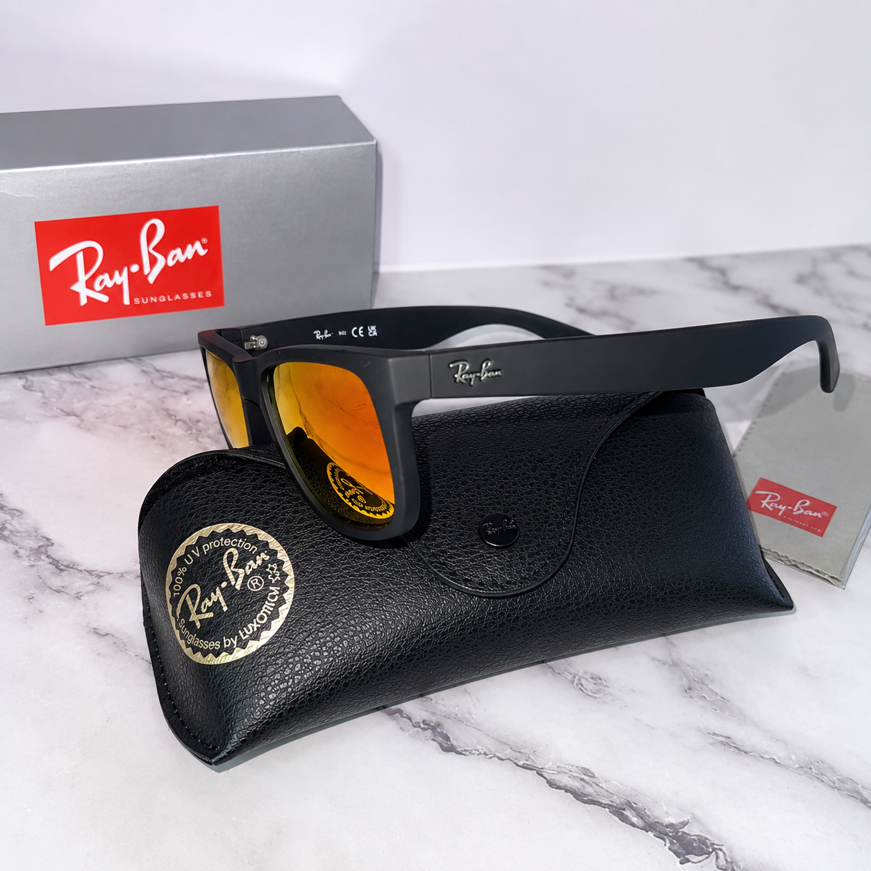 RAY BAN