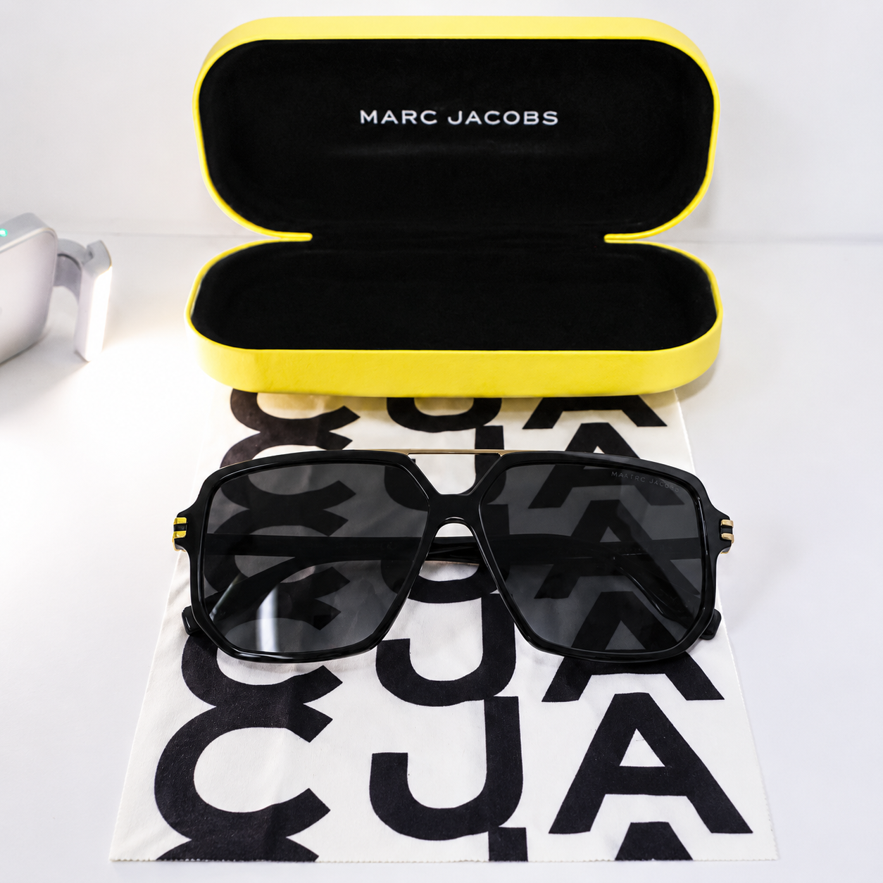 MARC JACOBS