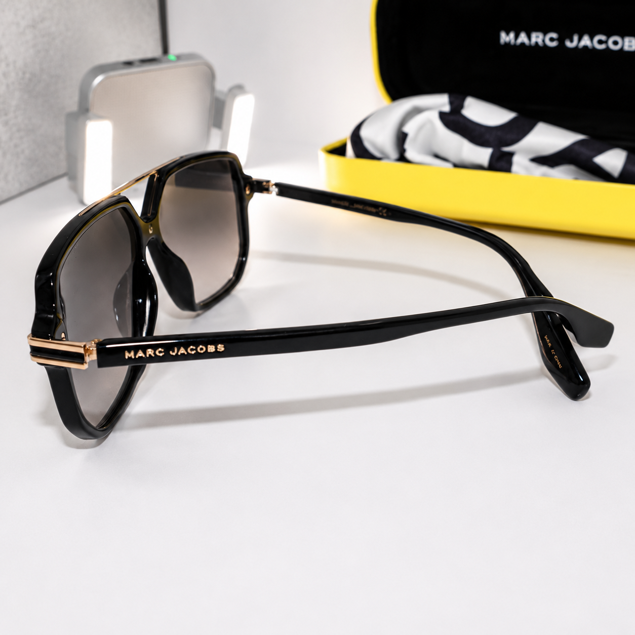 MARC JACOBS