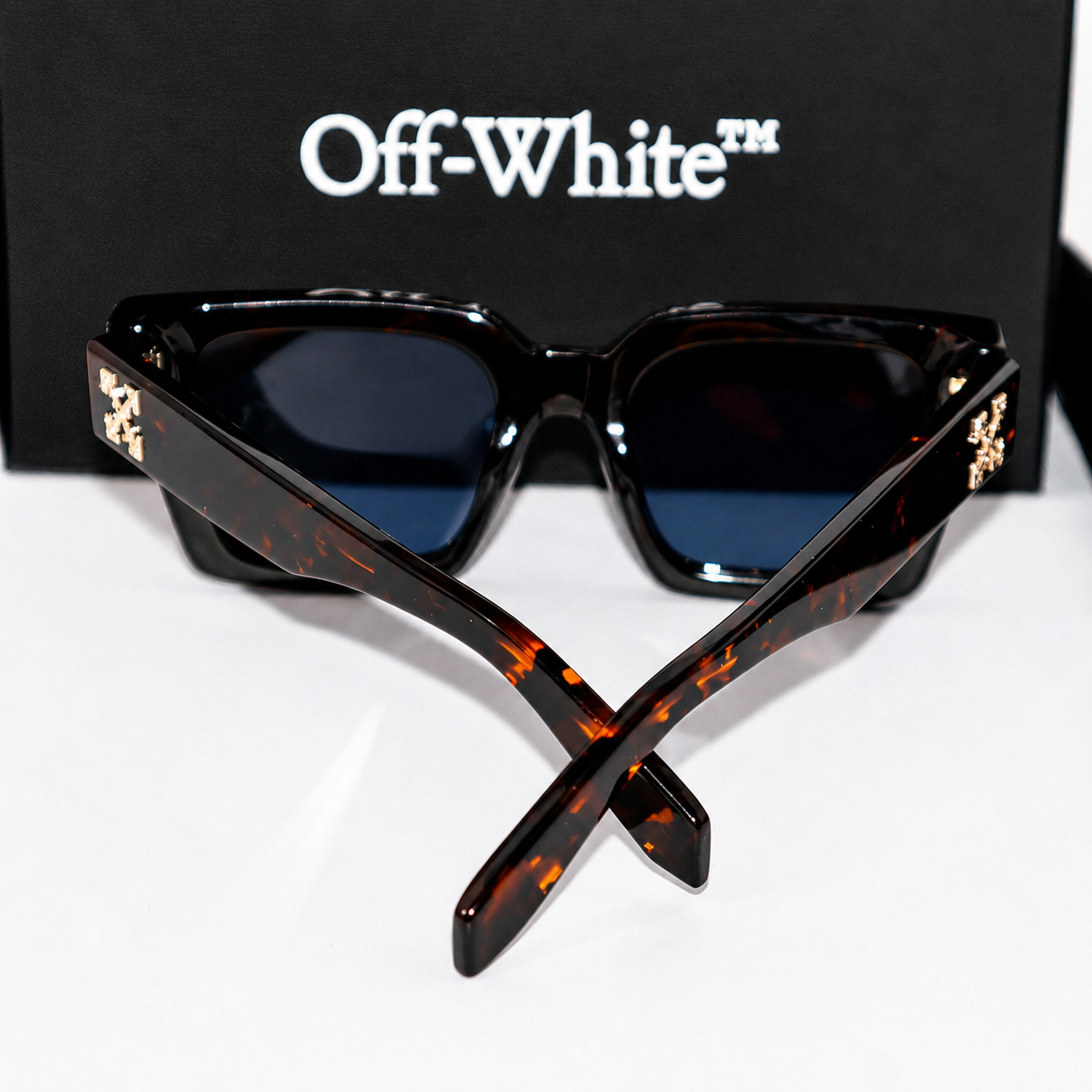 OFF WHITE