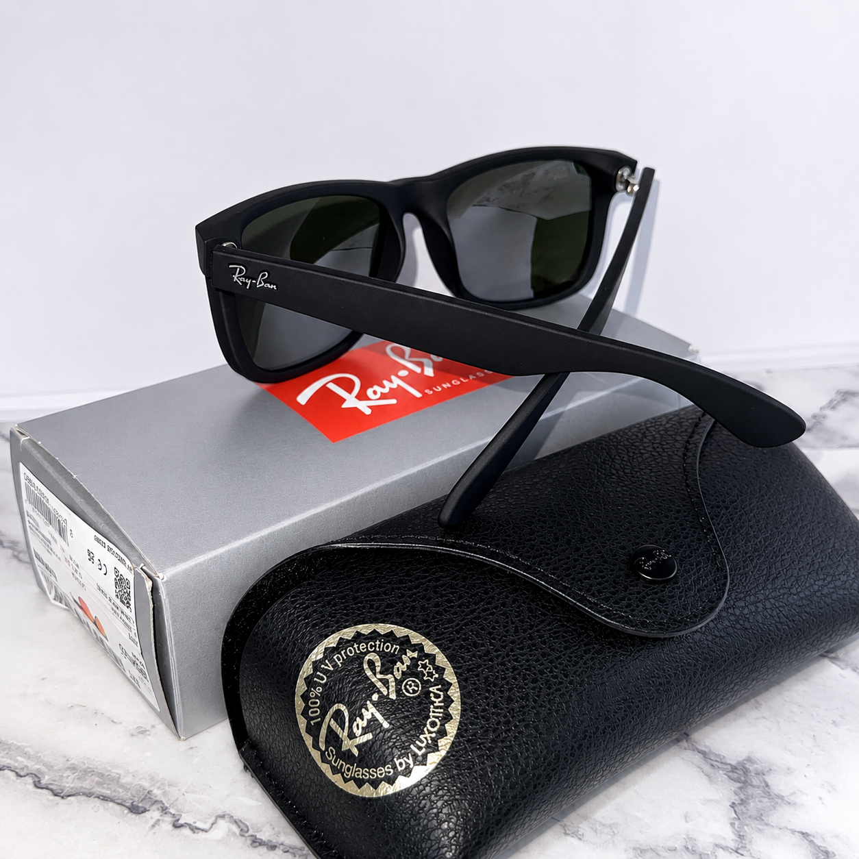RAY BAN